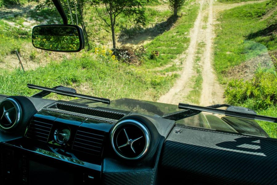 Детали интерьера Land Rover Defender 110 by Ares Design 2018 года  (фото 12 из 40)